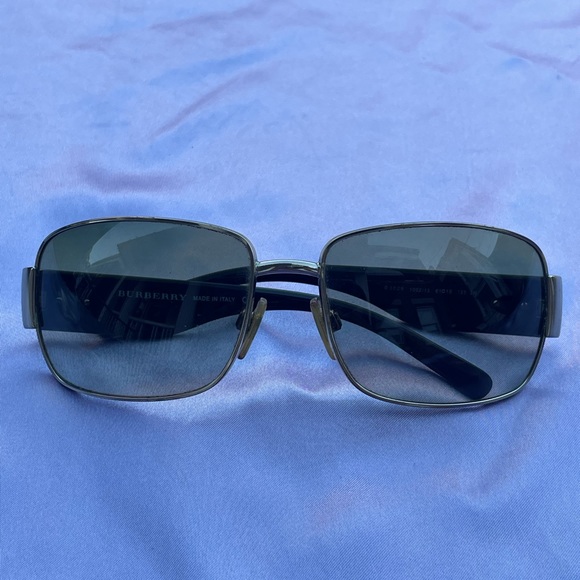 Authentic Burberry Non-Rx Sunglasses Size O/S - Picture 8 of 16